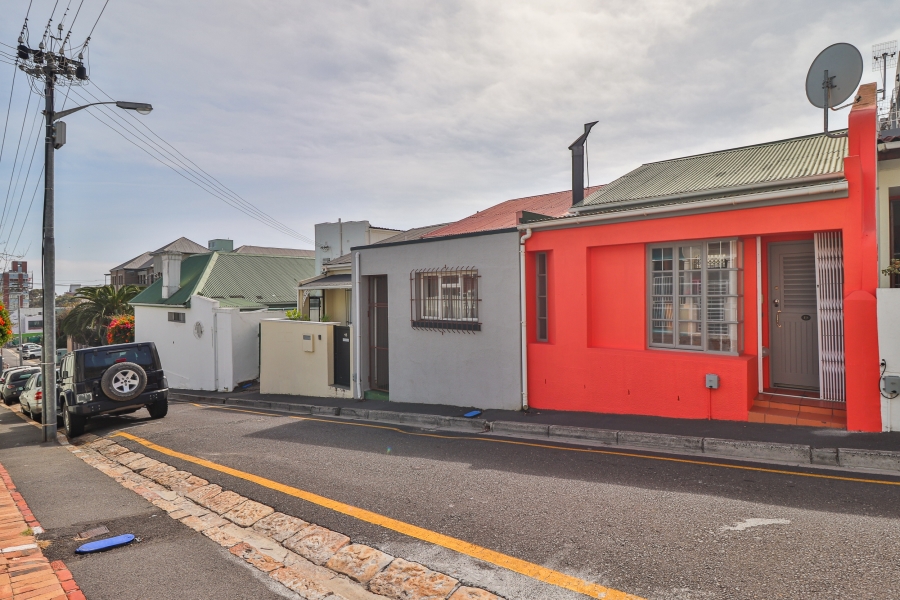 1 Bedroom Property for Sale in Sea Point Western Cape
